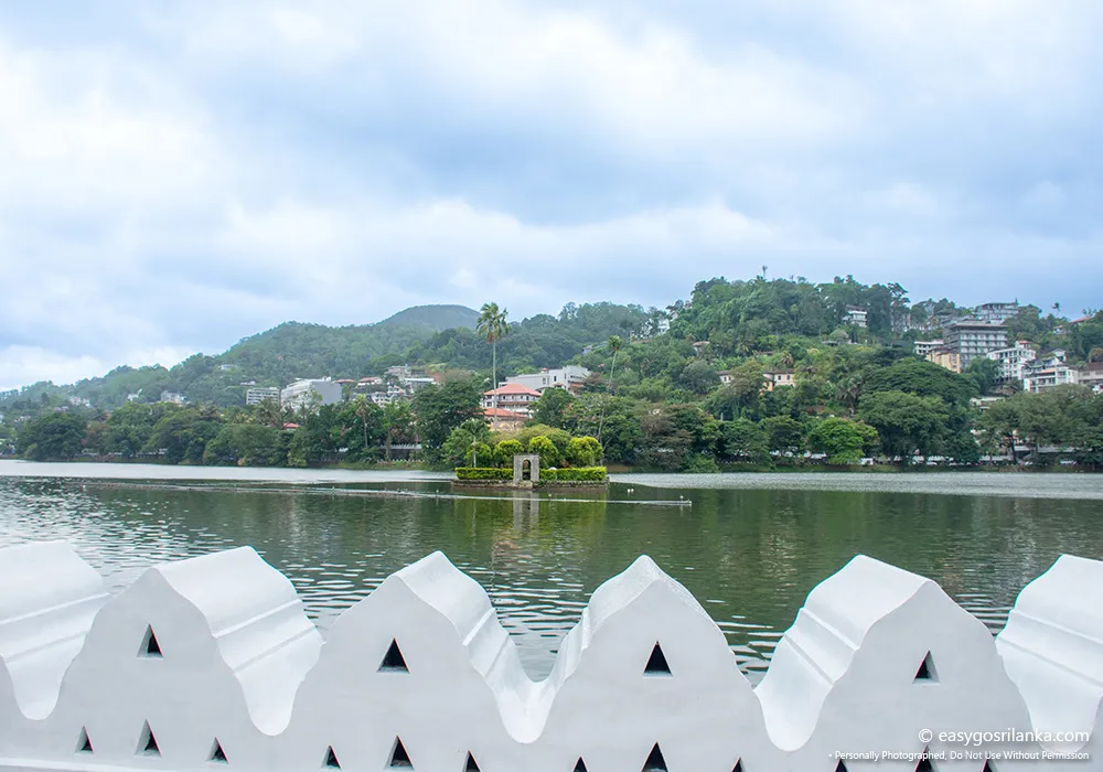 Kandy Lake surroundings