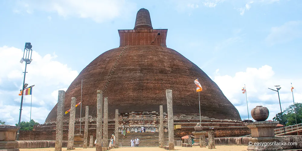 Anuradhapura: jethawanaramaya stupa